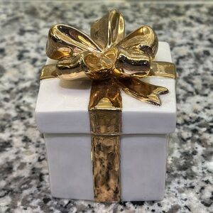 Mikasa‎ Fine China Present Box Gift Holiday Elegance Christmas Engagement